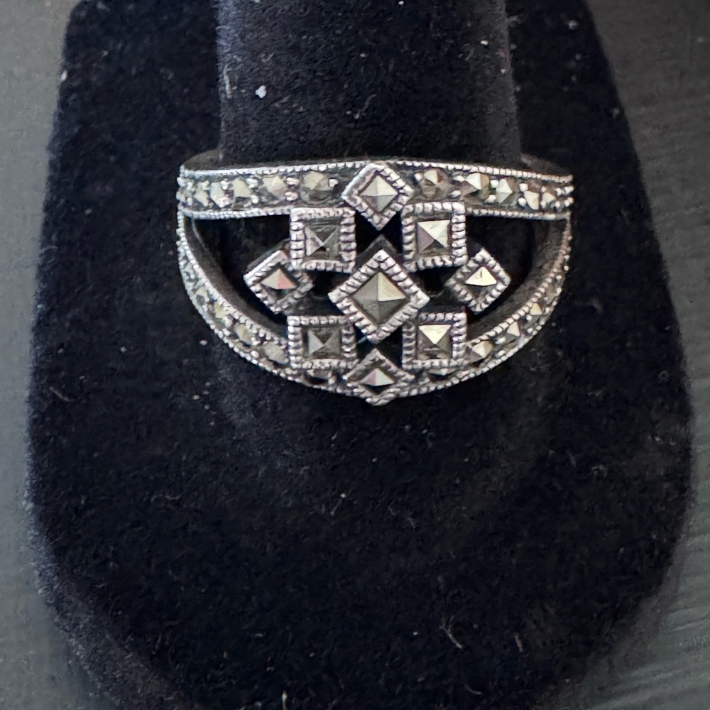 Elegant Silver Marcasite Geometric Ring